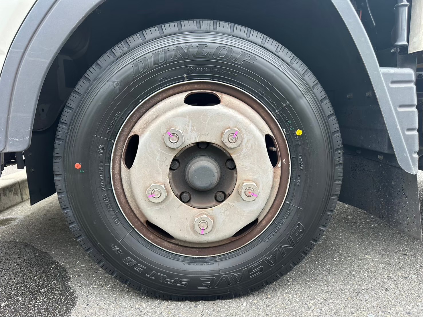 売れ残り　新品タイヤ　在庫処分　スタンド　整備工場　タイヤ販売業者　カーディーラー　鉄屑　バッテリー　回収 売れ残り 新品タイヤ 在庫処分 スタンド 整備工場 タイヤ販売業者 カー